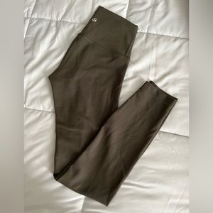 NWT Lululemon Hunter Green Leggings size 2 - 25"